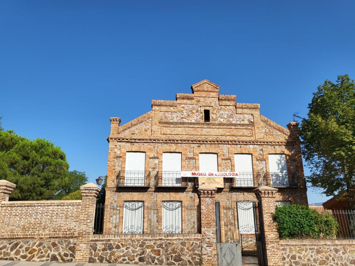 Casa Oasis Puertollano, Una Casa Rural En Puertollano, Agradable, Con Piscina En Zona Tranquila Екстер'єр фото